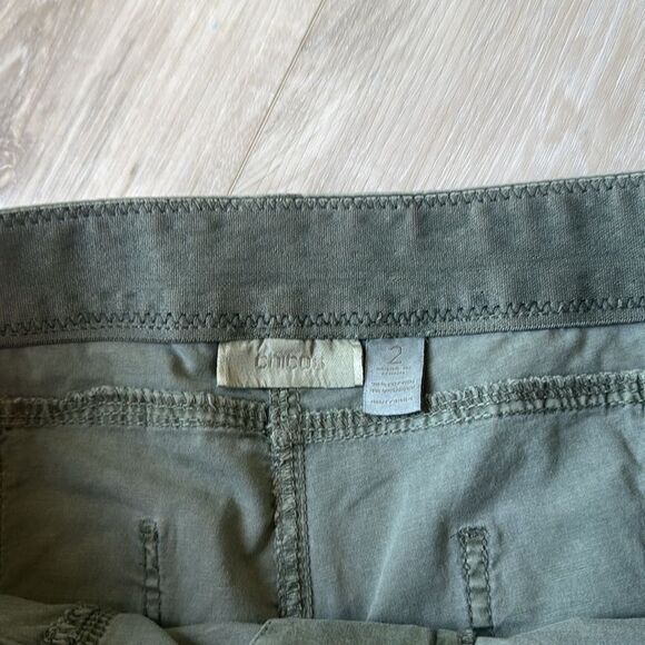 Chicos Cropped Utility Cargo Style Olive Green Stretchy Pants Size 2 - Picture 4 of 6